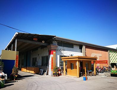廠(chǎng)房大門(mén)